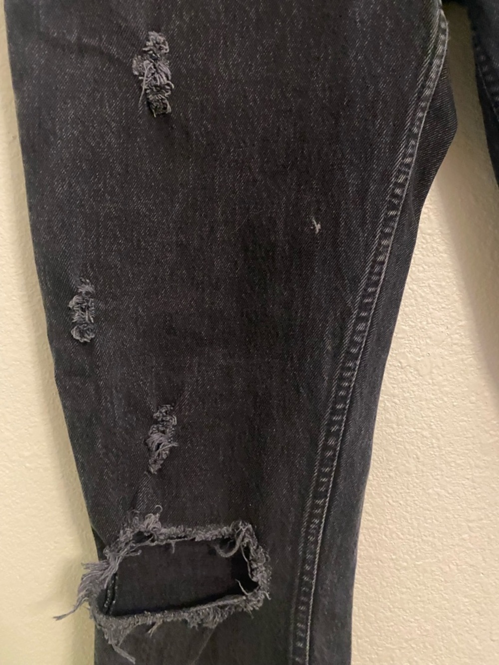 Abercrombie & Fitch Black High-Rise Distressed Jeans - Picture 9 of 9